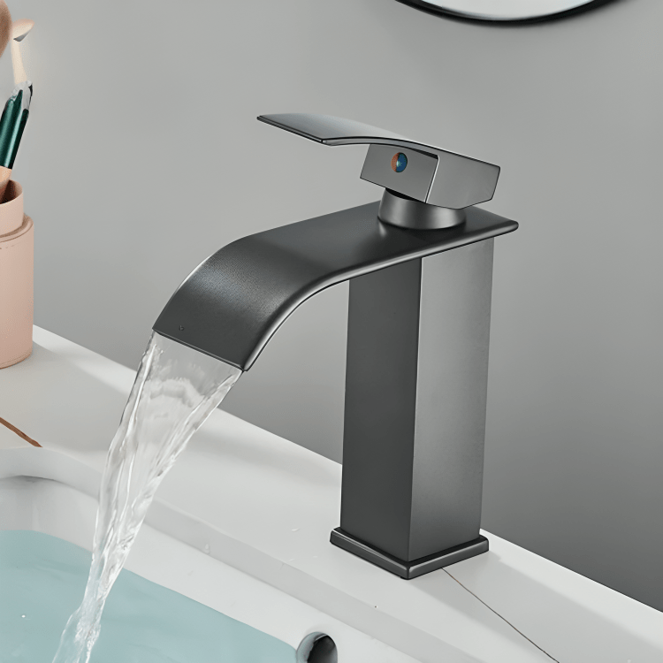Robinet cascade doré salle de bain | Finition polie